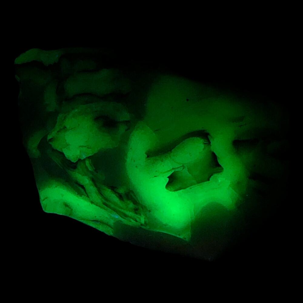 Lavender Custard Black Art‎ Glass Cullet Glowing Uranium Slag Glass #4GL62
